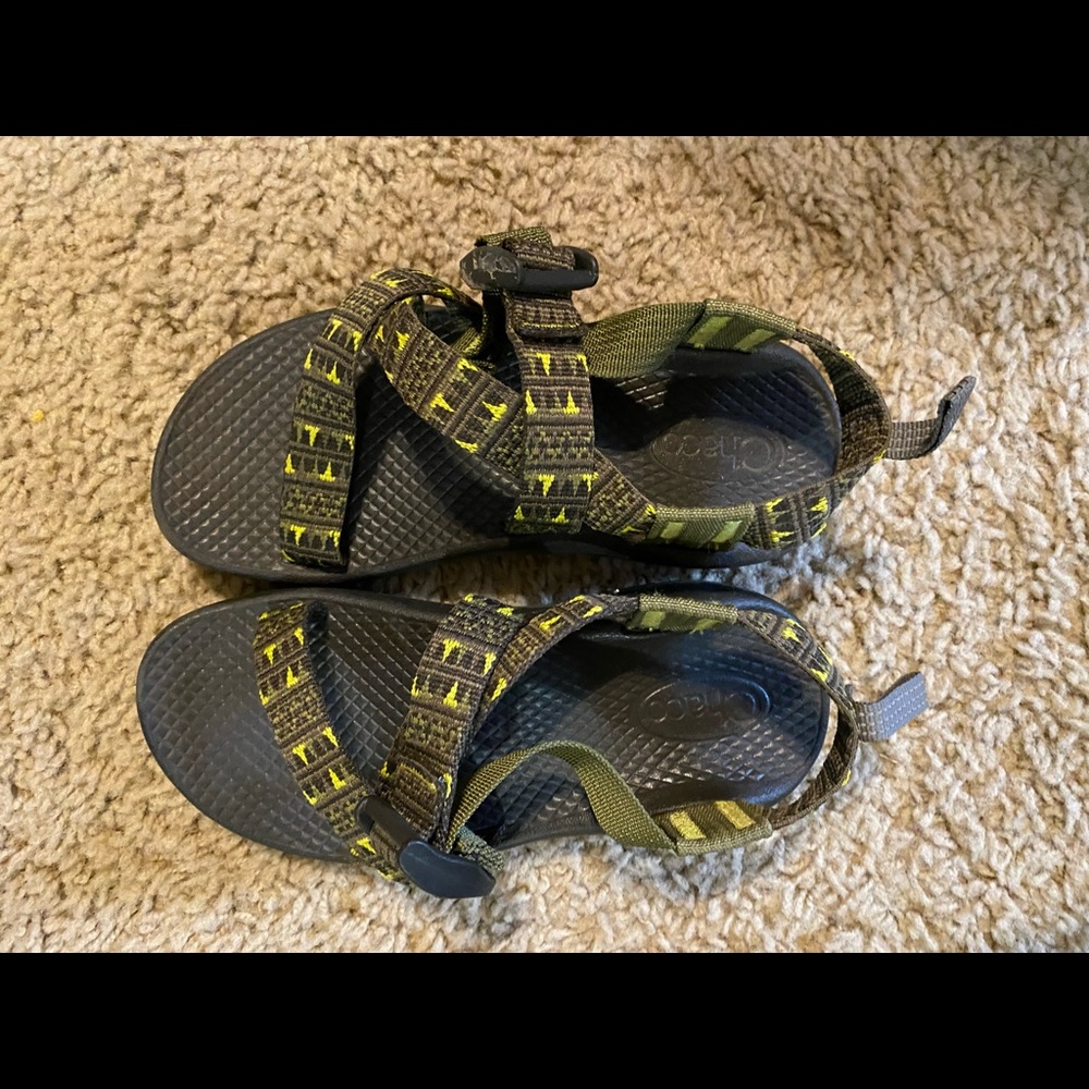 Youth Chacos 1.5